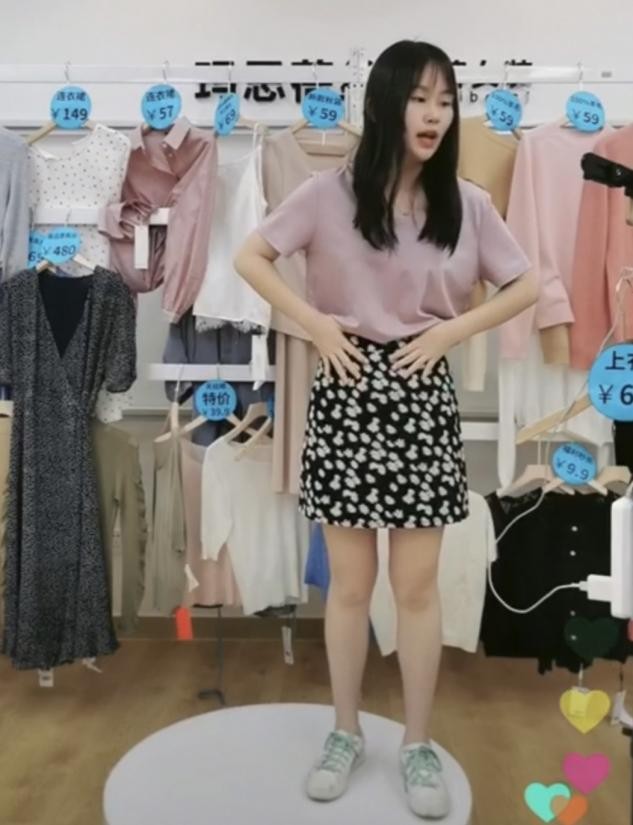 我00后,瘦身35斤当主播,轻松月入过万,20岁为自己买第一套房