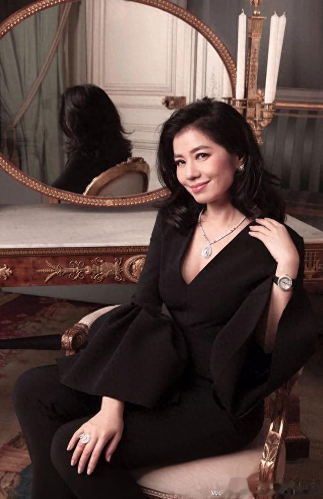 63岁香港「第一美女」全素顏街坊Look遭出卖！