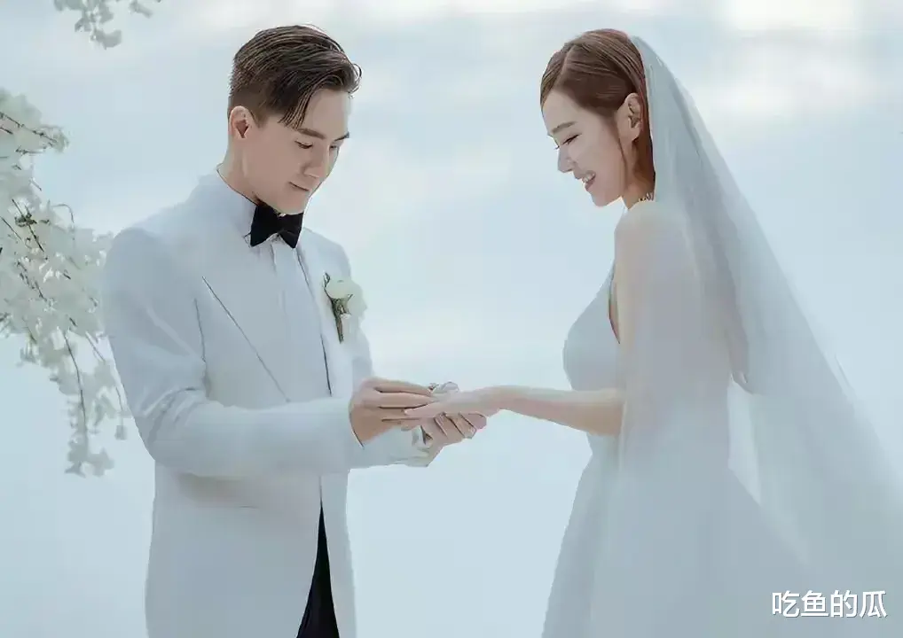 高海宁喝喜酒被说太张扬,身材比汤洛雯苗条,送新娘出嫁还摆S形