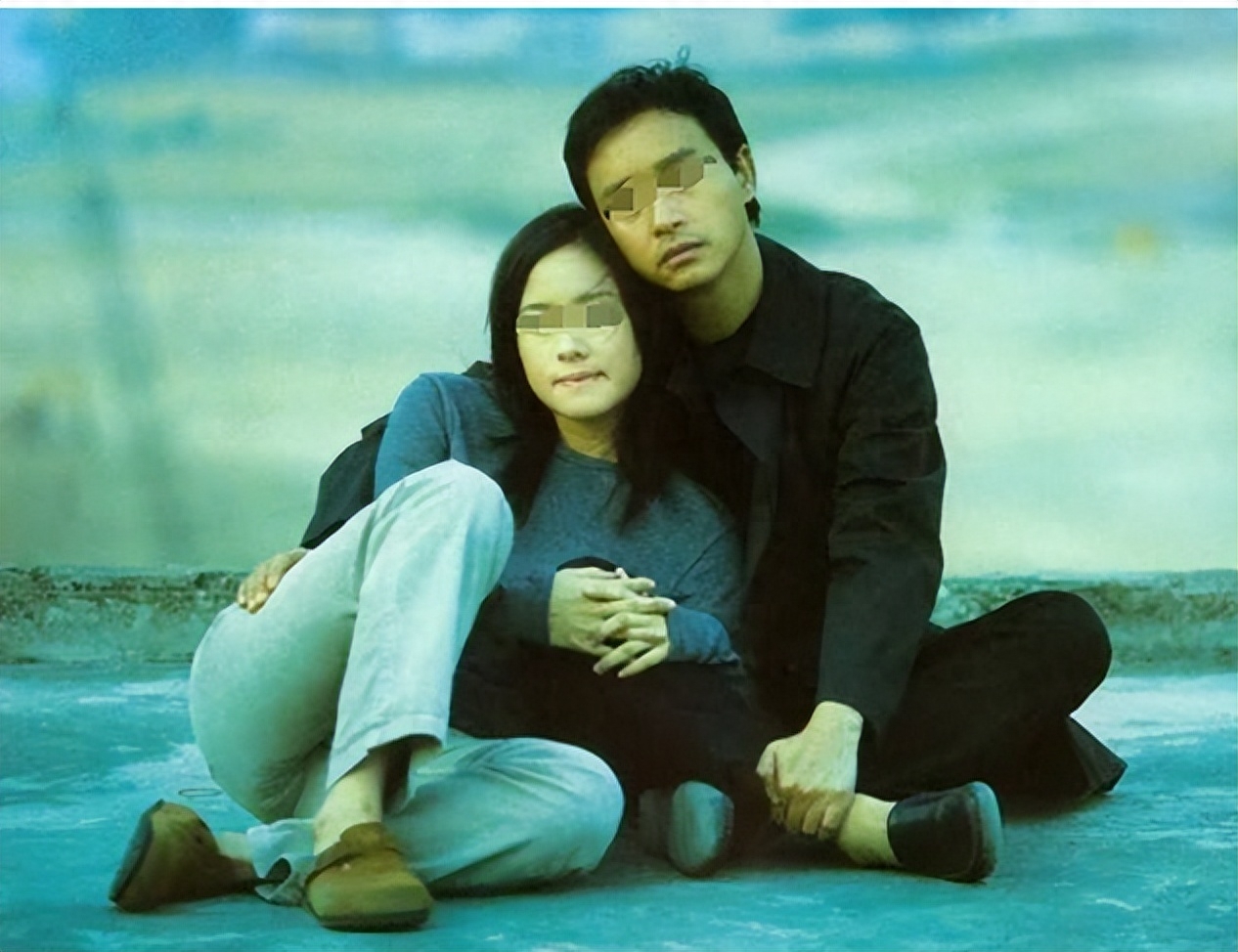 模范夫妻官宣离婚,冲上热搜第一!全网炸了:难以接受……