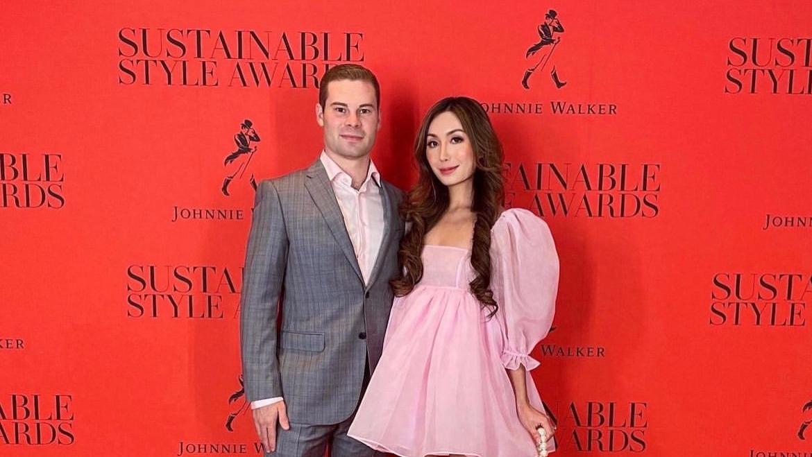 赌王外孙女被求婚两年仍无婚期，何超凤称事业为重，婚事或已告吹