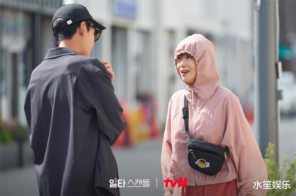 头牌绯闻|韩剧《头牌绯闻》首播,金牌讲师和离婚妈妈的爱情,甜蜜又惊险