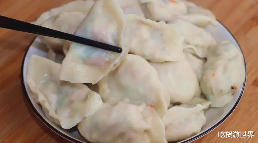 |煮饺子时，“点水”还是“不点水”？白案师傅：差别很大，弄明白