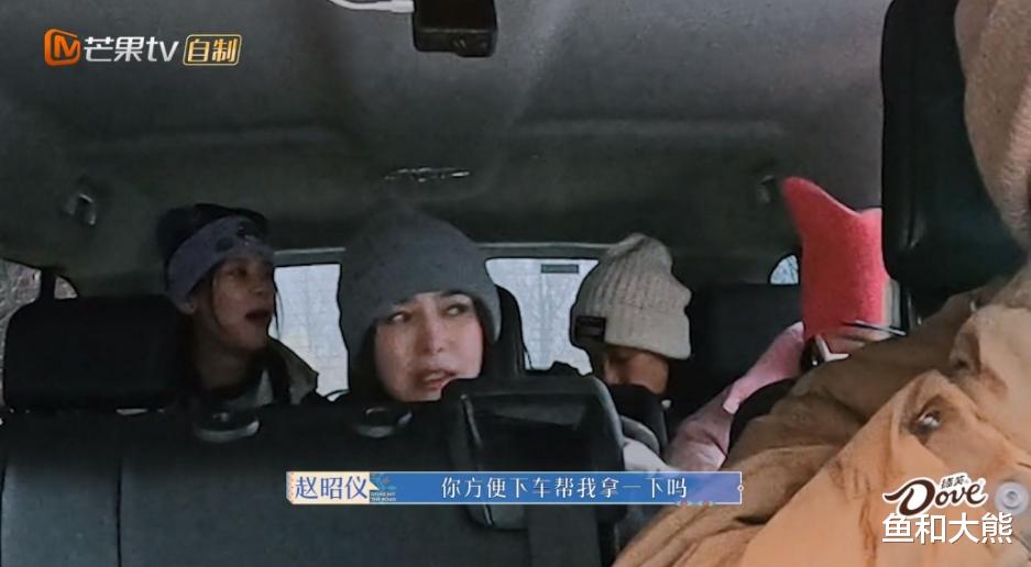 曝迪丽热巴隐私给胡先煦,赵昭仪行为惹群嘲,《花少》还是开撕了