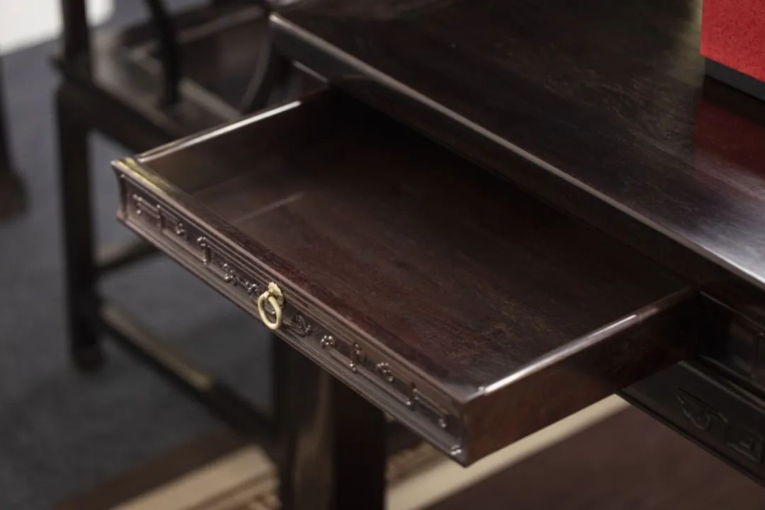 小叶紫檀|价值百万的紫檀红木家具和你有缘分吗?