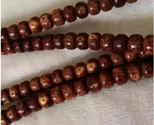 星月菩提为什么盘出来是黄的,而不是红的呢?