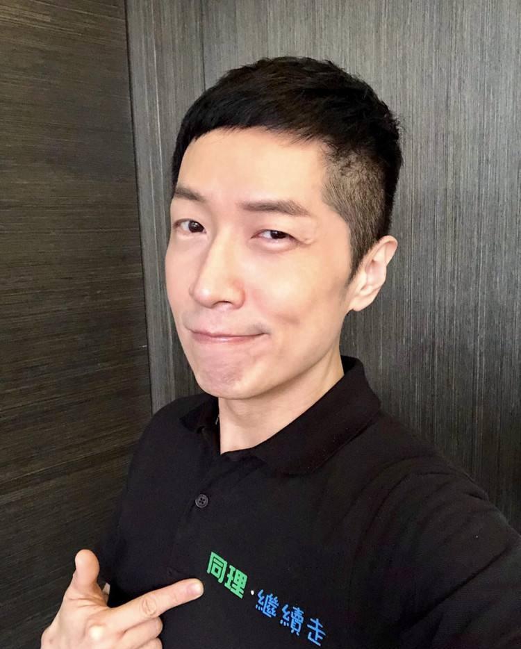 他是TVB时间管理大师，51岁当选香港公务员，只谈一场恋爱很孝顺！