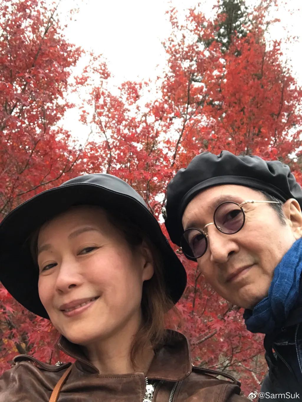 60岁香港影后低调现身足球赛难掩满头白发！