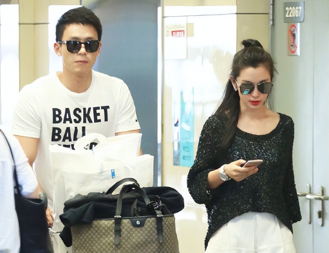 娱记曝顶级大花恋爱被坑600W，私密照险被曝光，评论区现高人回怼