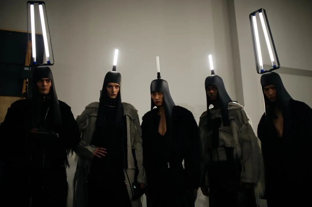 韩版邓文迪离婚不屑6亿豪宅：豪门弃妇的创业潮和女性觉醒