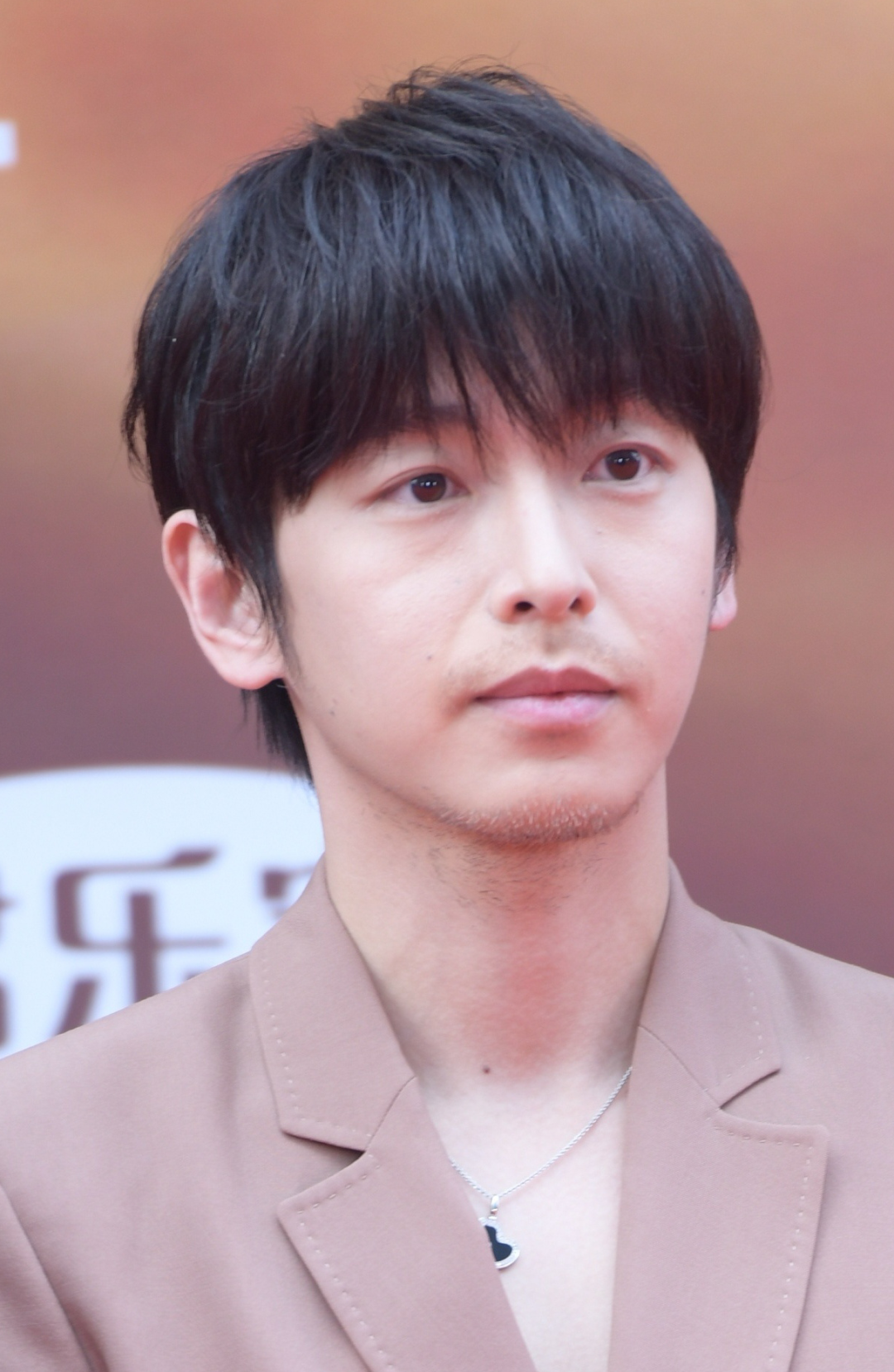 |华表奖男星怼脸生图:全部是普男,苏有朋和韩庚发福,王一博脸肿