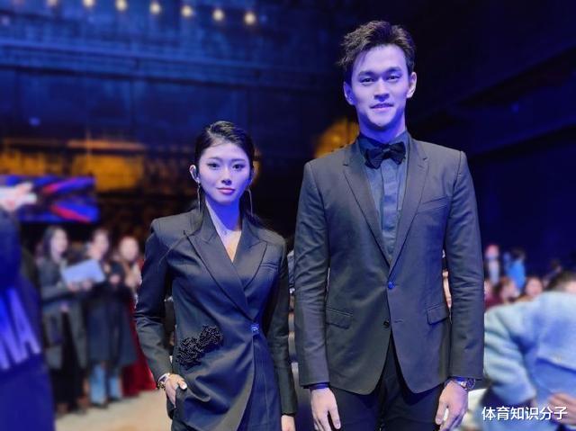 2个肩膀不一样高？体坛女神吴艳妮身材受质疑，网友：仪态不佳