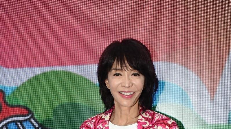 |郑裕玲新旅游节目被指沉闷 与男嘉宾互动格格不入非常尴尬