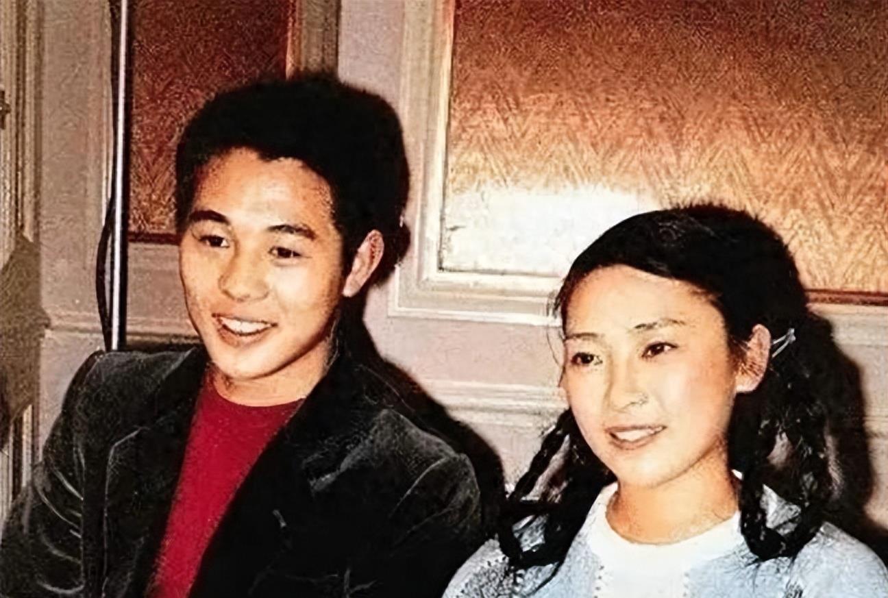 利智62岁幸福难掩,被李连杰抛弃,住贫民窟10年的黄秋燕怎样了?