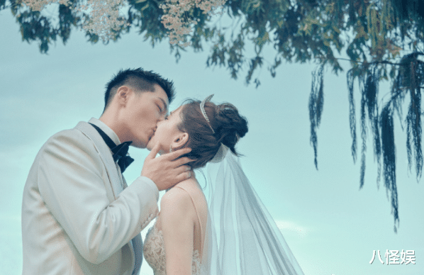 陈婉珍|窦骁礼服藏甜糖,绣超莲名字与爱心,还将大婚日期印鞋底浪漫爆表