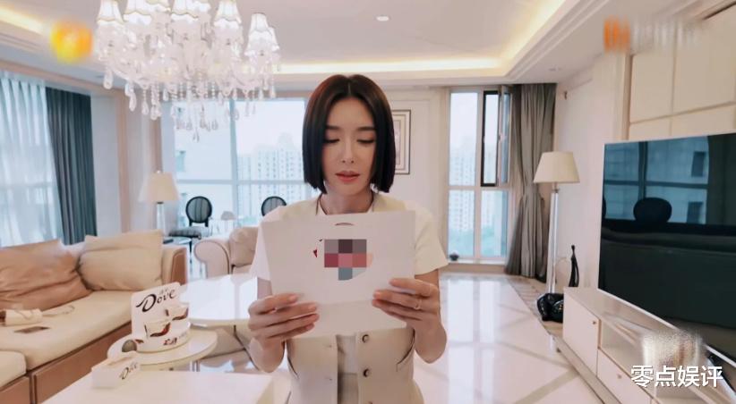 四十岁秦岚独享万千宠爱,有钱有颜只恋爱不结婚,千万豪宅住到嗨