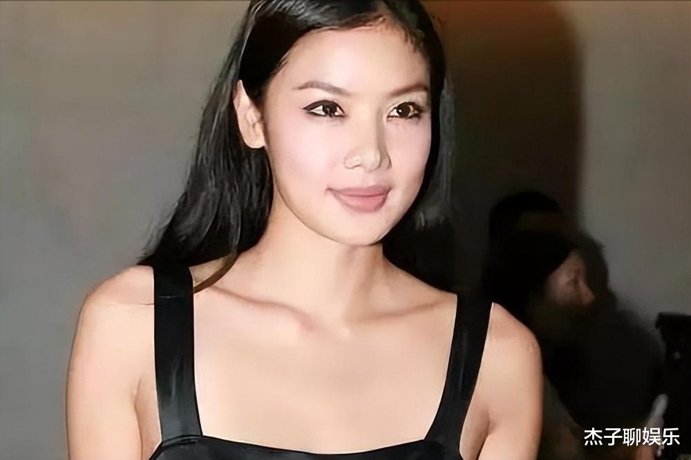 乐基儿宣布离婚,晒全家福否认复合,前夫胡渣发白尽显老态