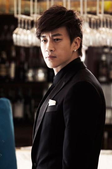 突发!何润东发生车祸!180万玛莎拉蒂被撞凹,画面曝光惨不忍睹