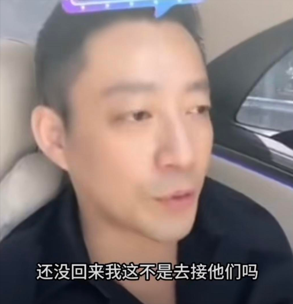 复合了?大S现身汪小菲直播间,光头不管不顾,张兰成为最大笑话