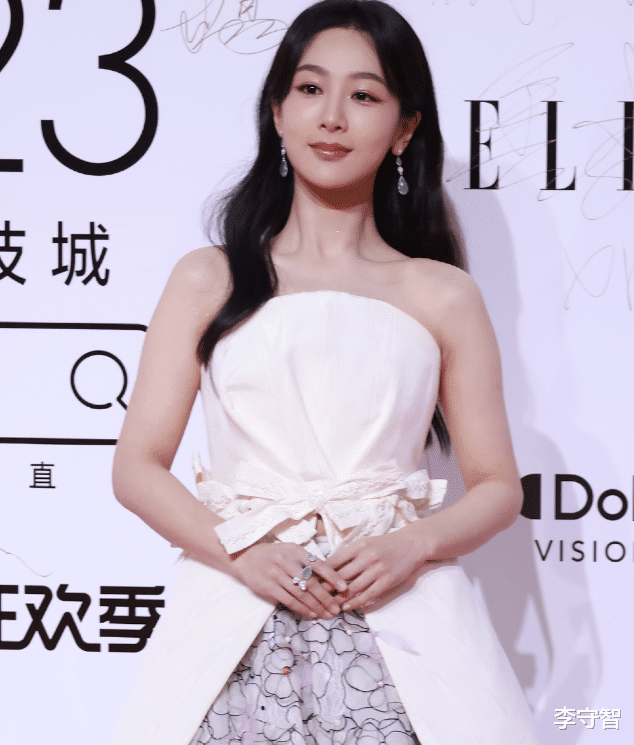 ELLE盛典：李思思周冬雨状态比杨紫热巴娜扎好，李宇春刘雨昕比酷