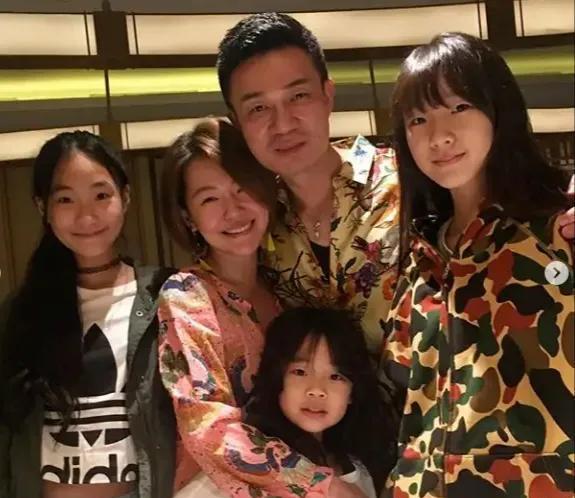 大S|曝大S工作挑肥拣瘦，推给小S要拿一半收入当介绍费