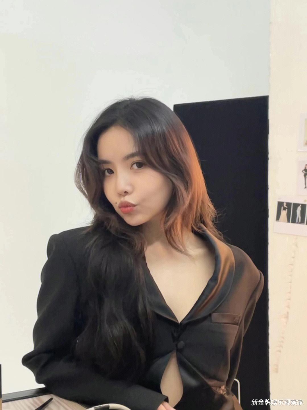 李坤城|安崎在男友店里帮顾客带孩子，心疼男友被曝光，爱豆成了恋爱脑？