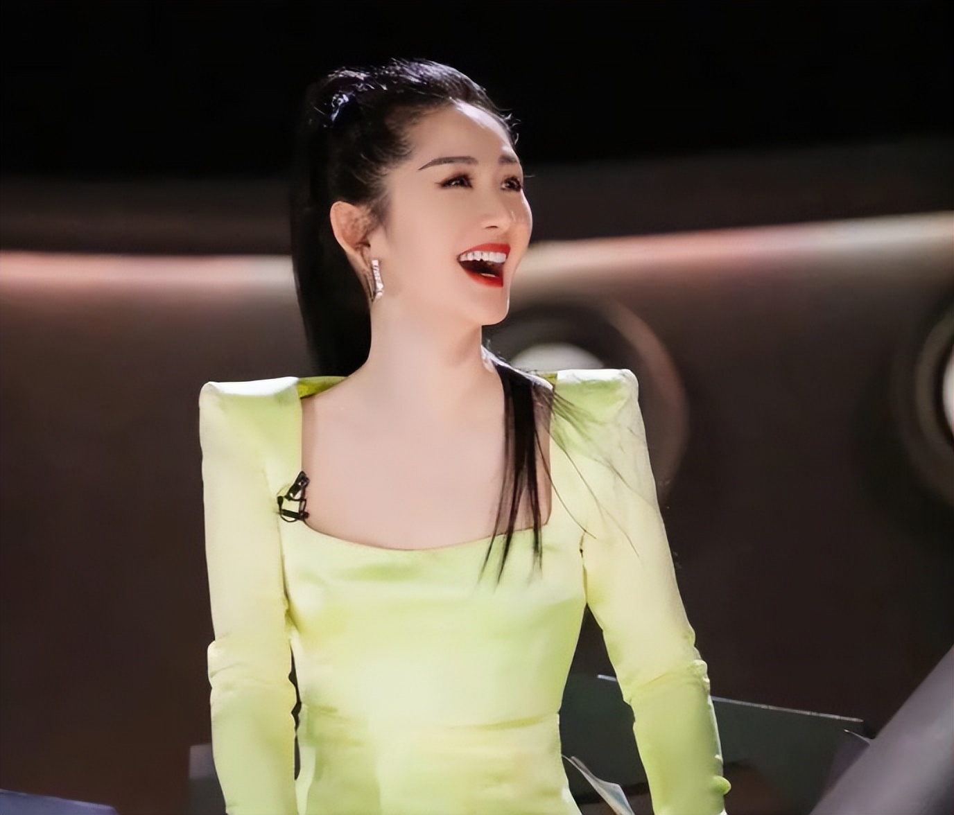 谢娜首谈快本停播:突然被抛弃了!疑被封杀1年,只能抢别人节目