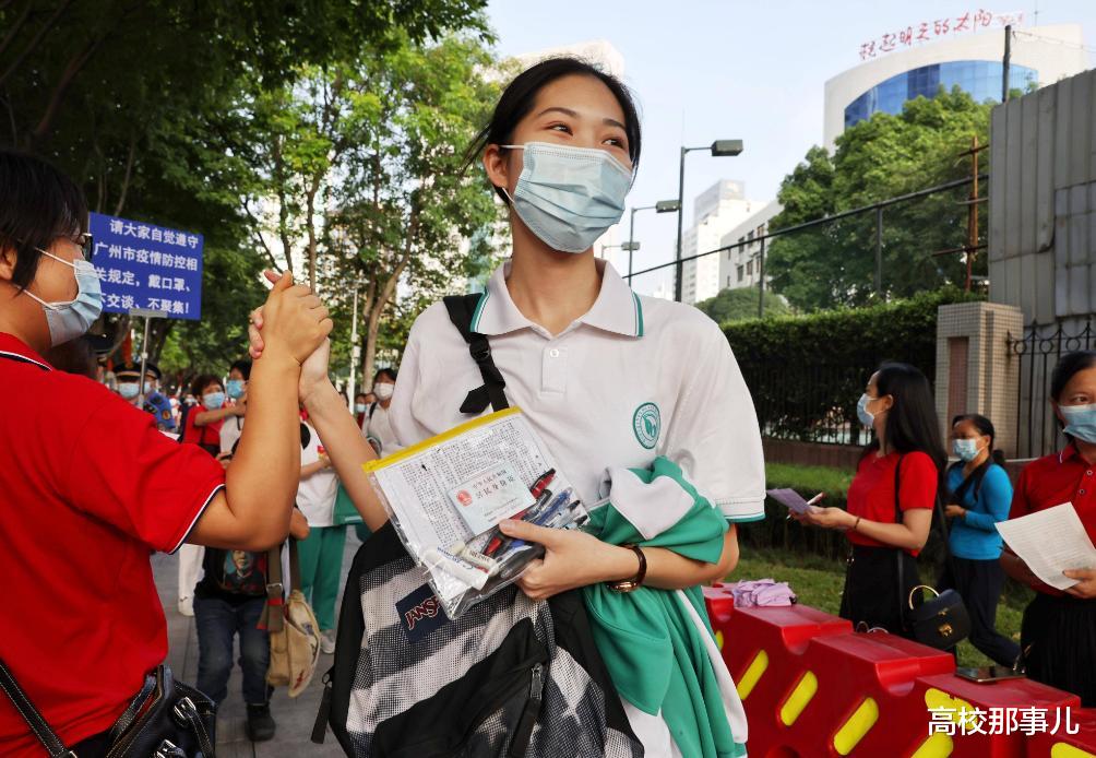 大学生|清华大学硕士研究生求职,却遭企业HR嘲讽:你本科也就211而已