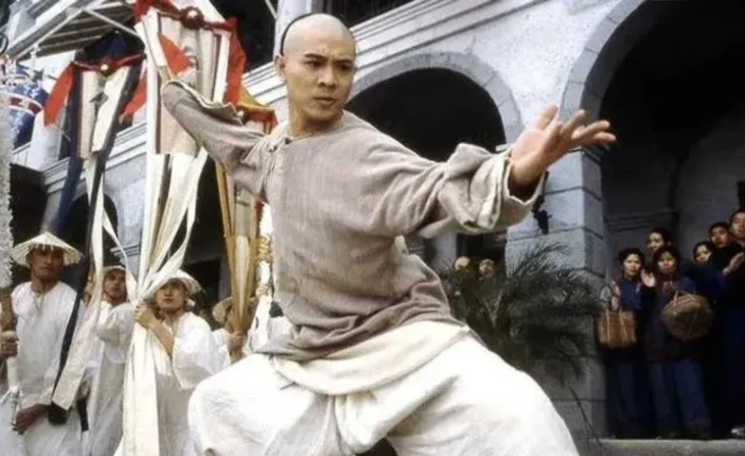 61岁李连杰“毁容式”近照曝光,前妻孕期出轨20亿全给新欢,如今被丽智榨干?