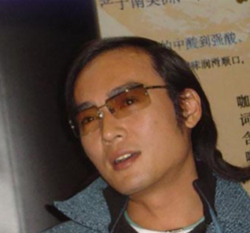 黄晓明|6位中年男星“秃顶”大赏：黄晓明聂远头顶稀疏，最意外是何润东