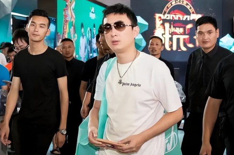 王思聪|王思聪四打一致对方鼻骨折,曾在韩国围殴同胞,真丢国人的脸