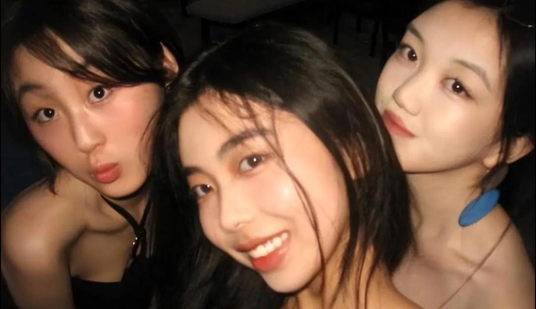 王菲|54岁王菲近照曝光，小腹隆起明显，谢霆锋疑似喜当爹