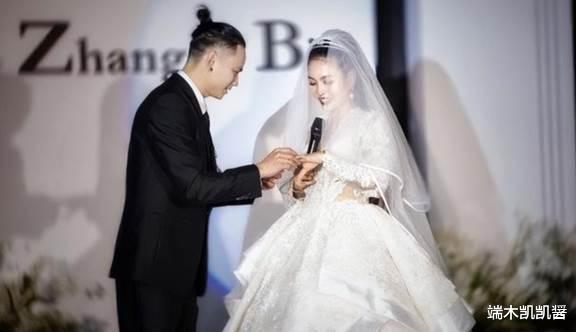 毕夏深夜悼念张恒远,刚过头七就扯改嫁事宜,墓碑曝光称呼引争议