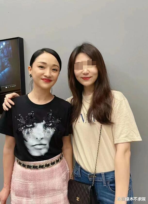 周迅曼城被偶遇！被赞打败99%留学生，助理拒绝合影被批架子大！