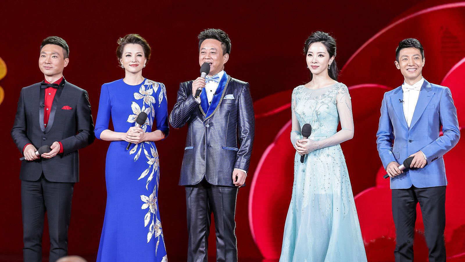 李思思离职了,新闻联播迎来首位90后主播,冯琳主持人大赛拿第一