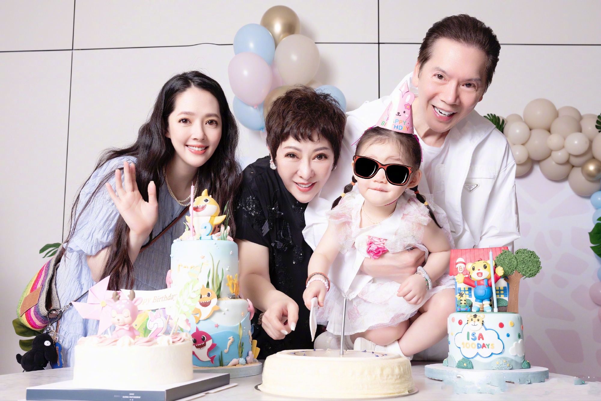 郭碧婷公公外出,排面堪比李嘉诚,身边保镖服务到位衣服抢镜