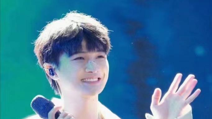 |众星云集，群星荟萃，周深白鹿王一博亮相2024央视跨年晚会