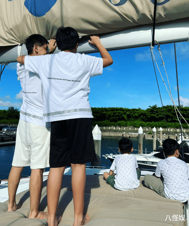 林志颖老婆带儿子游玩，14岁kimi终于露脸，继承爸爸神颜长成大帅哥