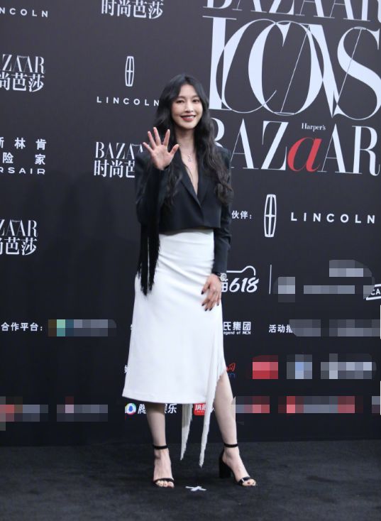 迪丽热巴|芭莎红毯:赵丽颖点泪痣,热巴泰式风,baby没新意,杨紫全场最佳