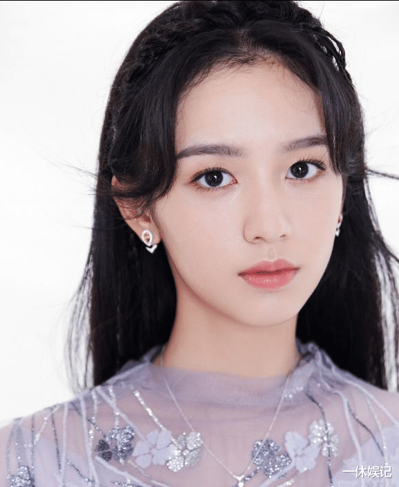 孟美岐|周也被骂是“绝望的文盲”!撕开了多少流量明星的遮羞布