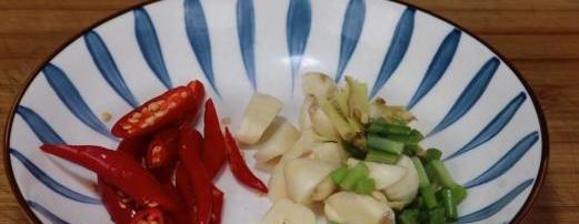 |入秋后,遇到这菜别错过,用它煎鸡蛋真是太香了,不懂吃真可惜