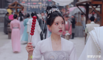 时尚网红 VS高级美女：赵露思遇到了00后的辣妈，纯纯的降维打击