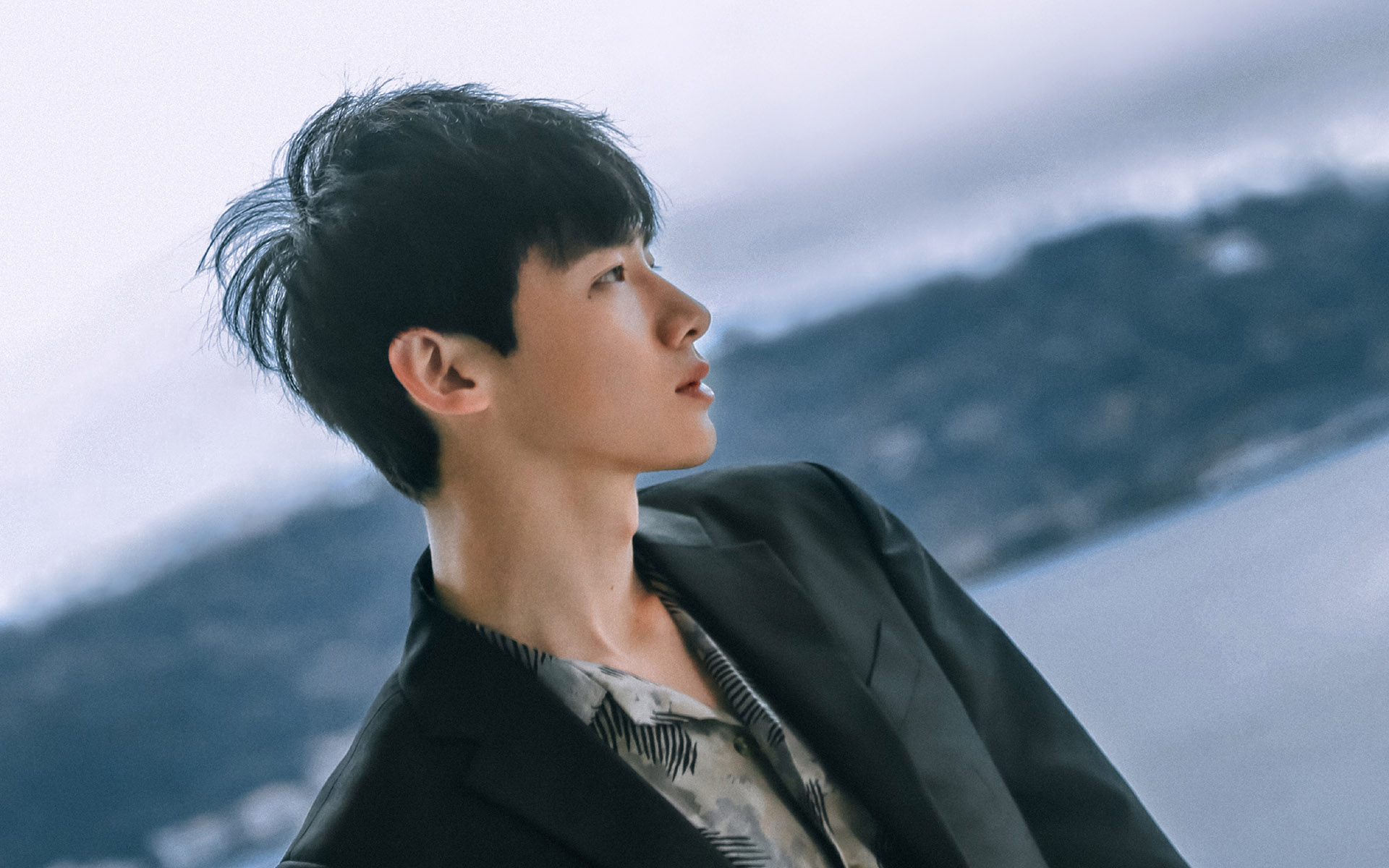 白敬亭工作室招聘风波:实习生要求多,被指“割韭菜”?