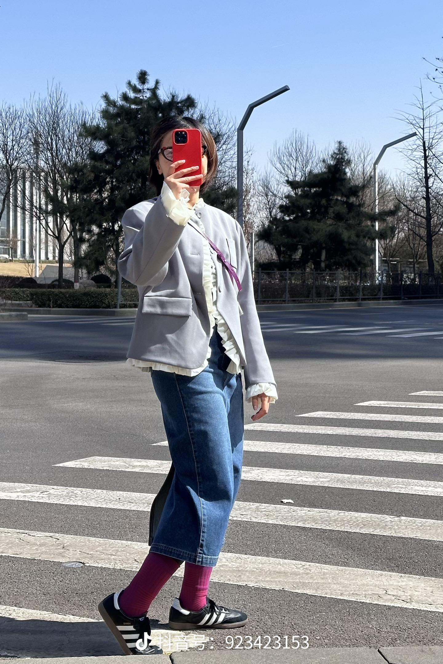 穿衣搭配 简单耐看是短发女孩最好的穿衣方式