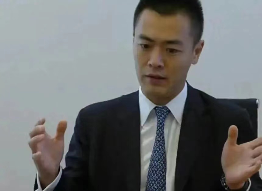 刘銮雄为何更改遗嘱将财产转给儿子，让妻子甘比离场