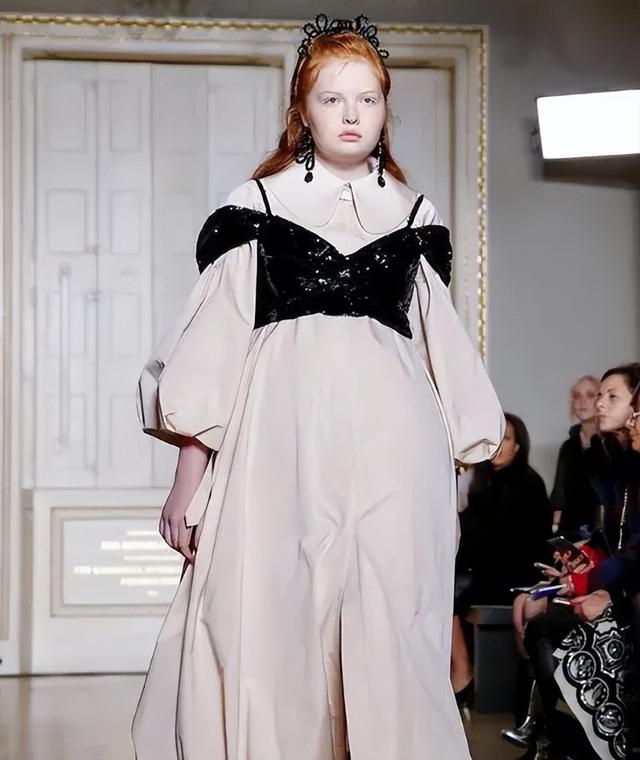 超模|21岁美国超模:体重200斤,一脸雀斑还有双下巴,却比卡戴珊还美