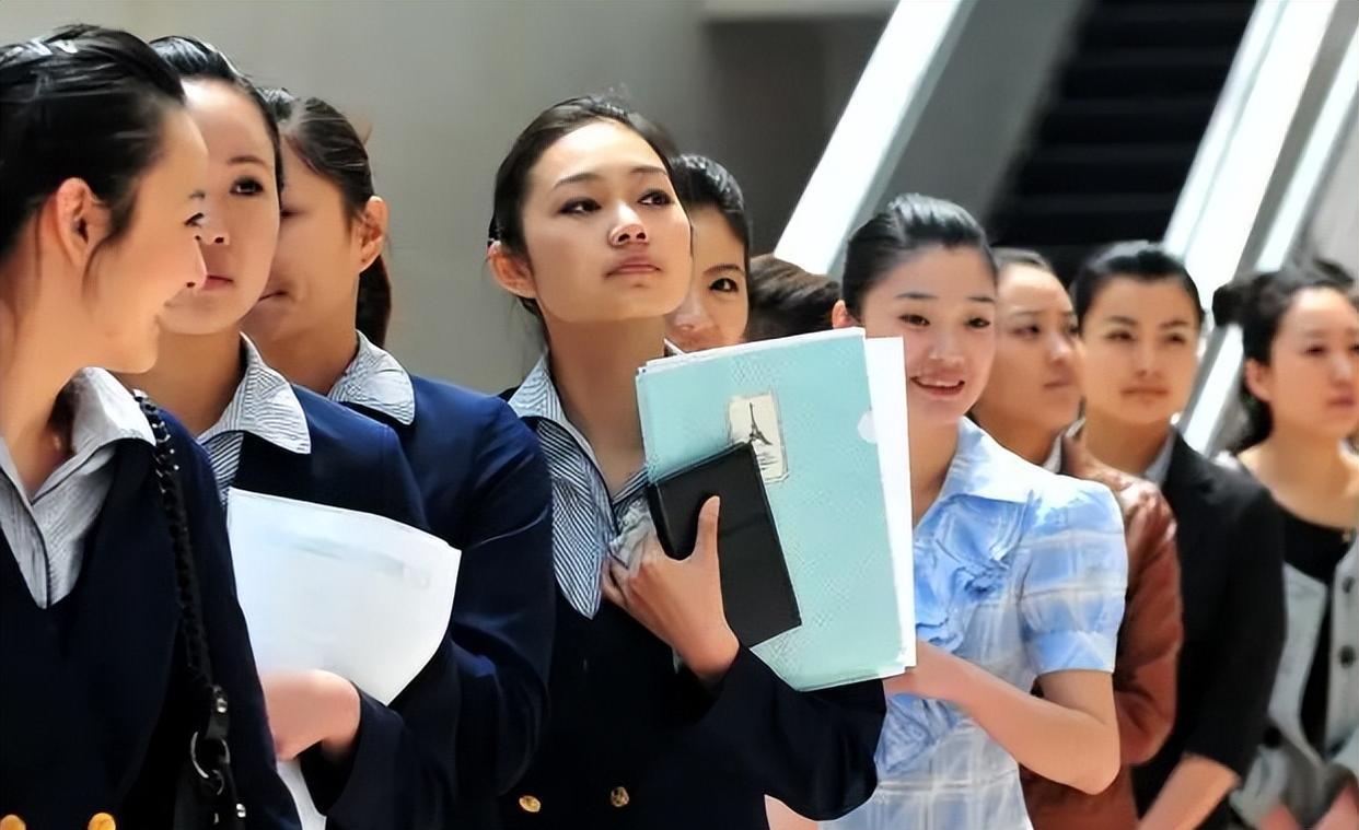 春招|铁路局将开始2023春招,有编制且工资待遇好,这三类学生很有优势