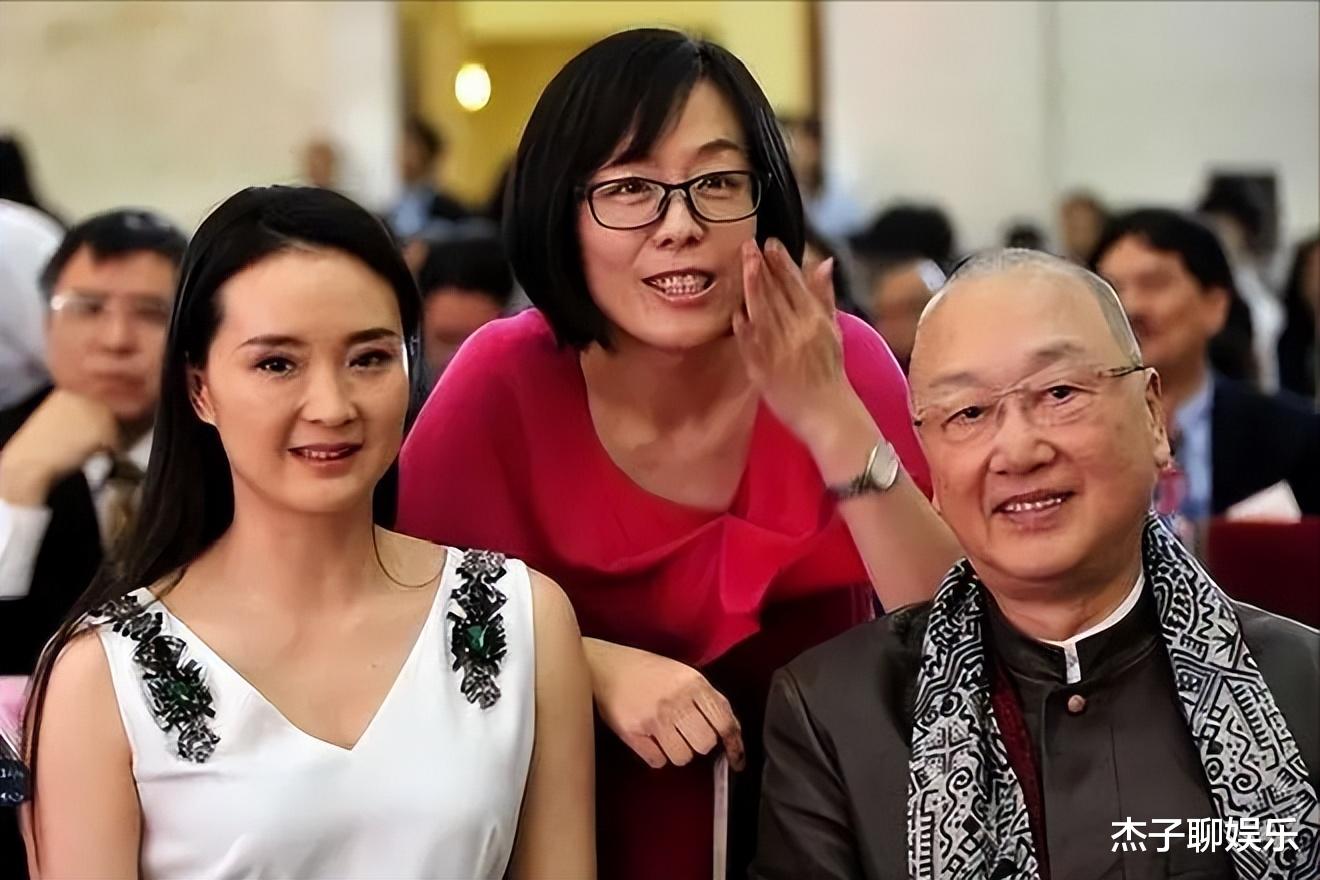 当24岁赵丽颖和25岁王艳站在一起,我才明白,什么是顶级骨相