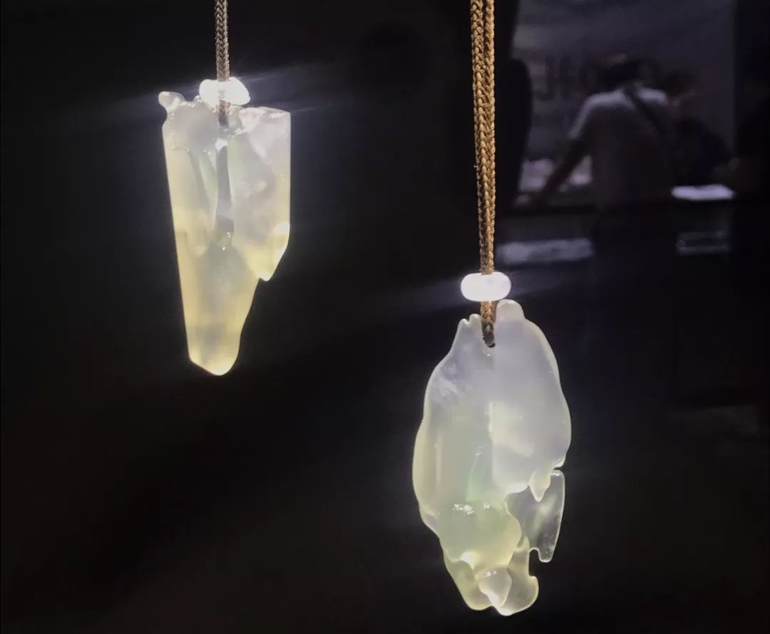 翡翠|分享一块具有代表性的翡翠原石，雕刻后成品会是如何？