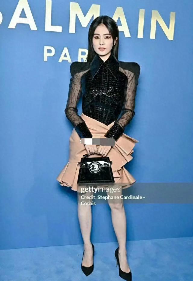 巴黎时装周：杨紫摆脱了四普败北的定局，但看秀还得是85花